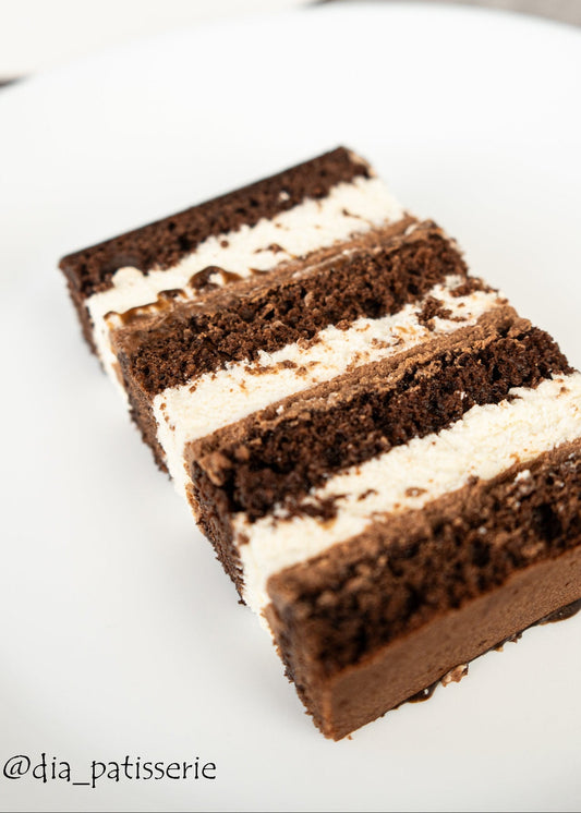 Šokoladinis Tortas „Varškės Sūrelis" – „Dia Patisserie" perkamiausias receptas | Skaitmeninis PDF