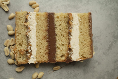 „Snickers“ įkvėptas žemės riešutų karamelės Tortas. Išsamus PDF ir vaizdo įrašo pamoka